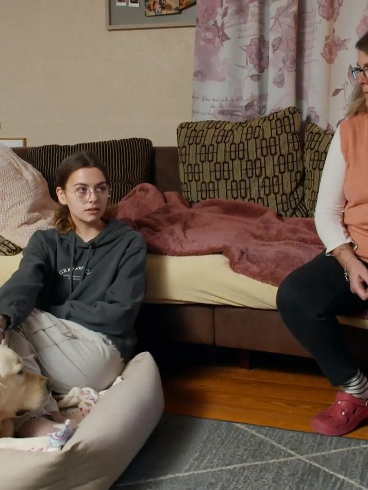 Bild zu: "Hund Chap und Annika helfen sich gegenseitig"