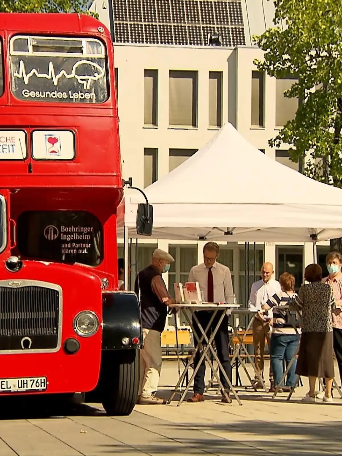 Bild zu: "Aufklärung durch Bus"