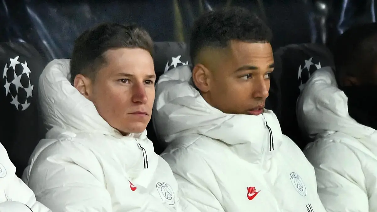 Championsleague Achtelfinale: Borussia Dortmund - Paris Saint Germain 18.02.2020. Julian Draxler li. und Thilo Kehrer beide PSG auf der Ersatzbank. DFL REGULATIONS PROHIBIT ANY USE OF PHOTOGRAPHS AS IMAGE SEQUENCES AND/OR QUASI-VIDEO *** Championsleague Round of 16 Borussia Dortmund Paris Saint Germain 18 02 2020 Julian Draxler li and Thilo Kehrer both PSG on the substitutes bench DFL REGULATIONS PROHIBIT ANY USE OF PHOTOGRAPHS AS IMAGE SEQUENCES AND OR QUASI VIDEO HM