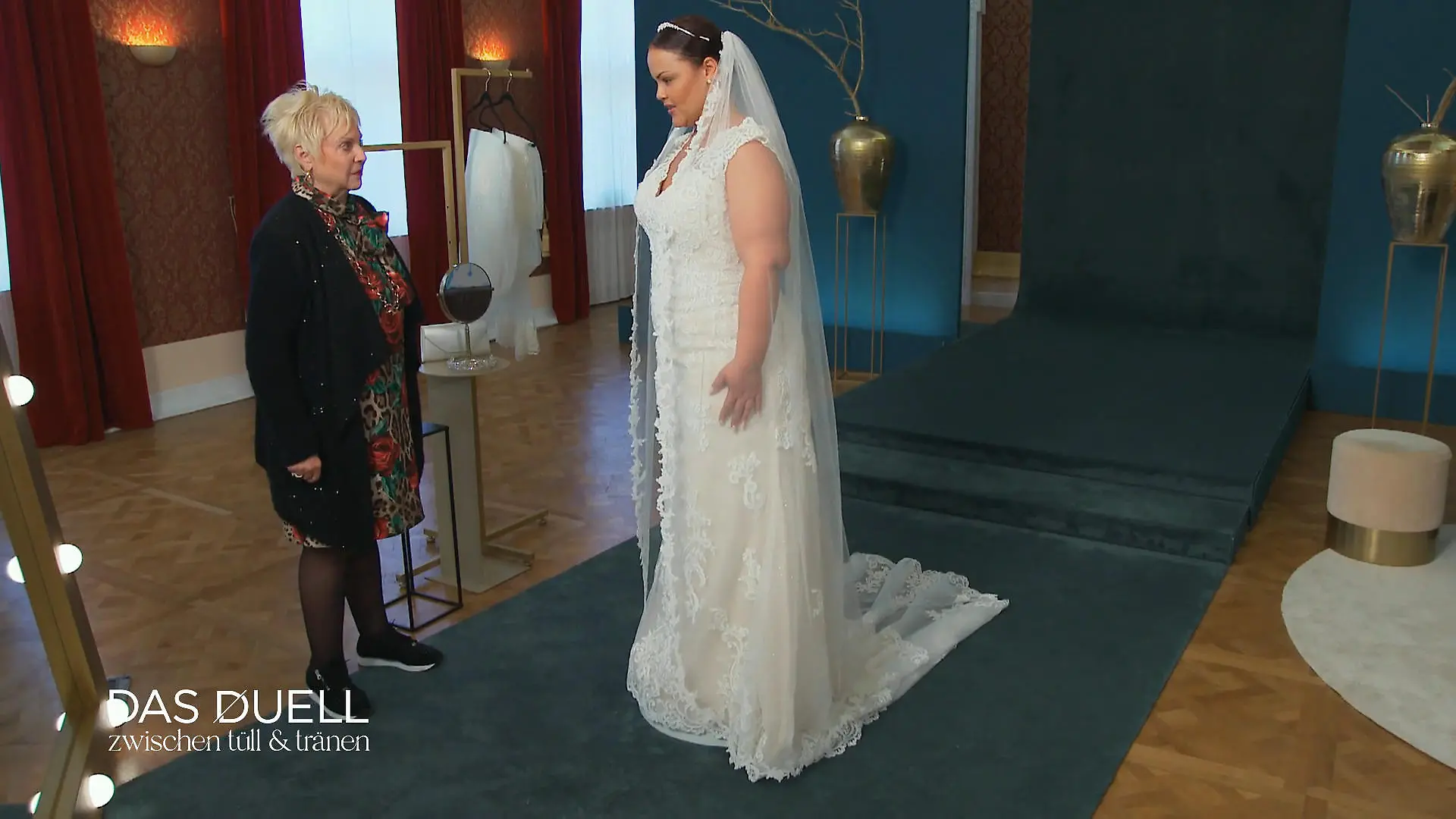 Das erste Kleid ist Breanna zu brav Will sexy sein