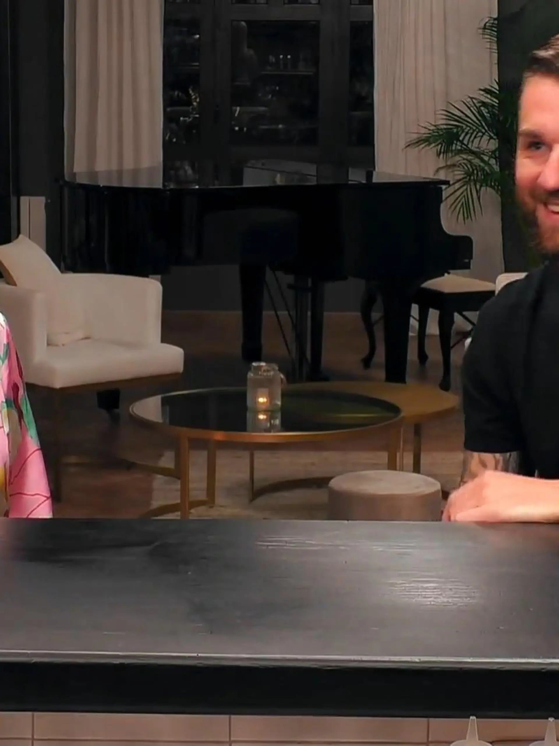 Bild zu: "Im „First Dates Hotel" sucht „Barbie"-Fan Elissia ihren „Ken" fürs Leben."