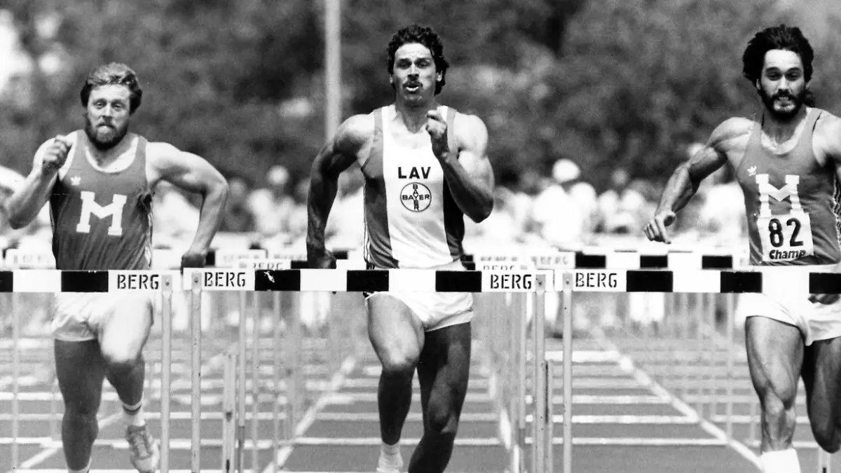 110m Hürden im Rahmen des Zehnkamps, v.li.: Guido Kratschmer, Jürgen Hingsen und Sigfried Wentz
110m Hurdles in frame the v left Guido Kratschmer Jürgen Hingsen and Sigfried Wentz