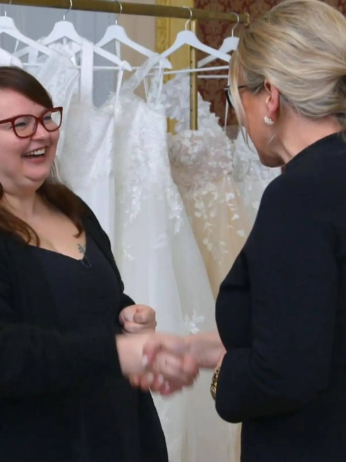 Bild zu: "Manuela und Carolin treffen aufeinander"