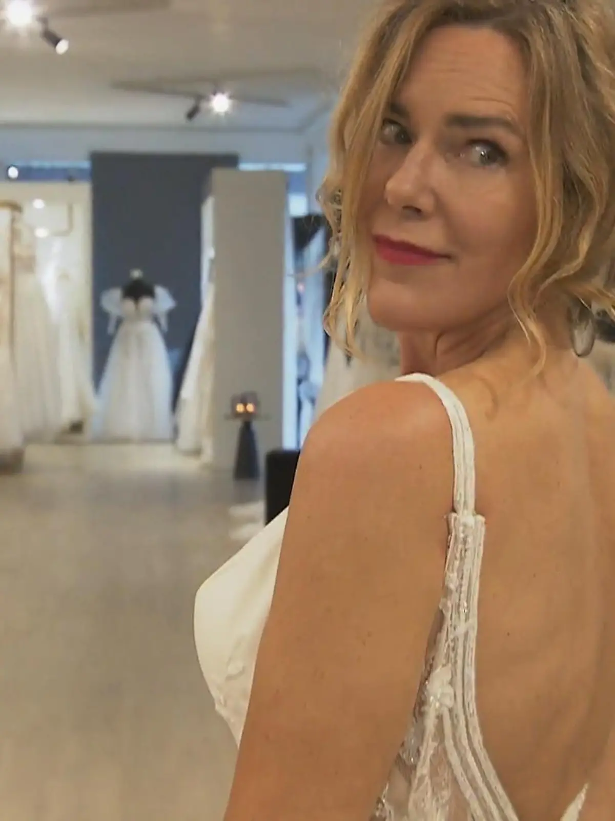 Bild zu: "Ein besonderes Dress für eine besondere Frau"