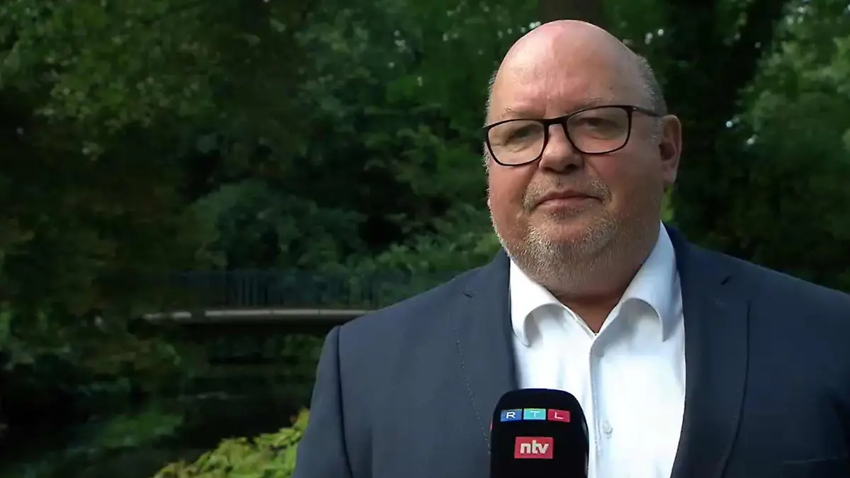 Rafael Behr lehrt Kriminologie und Soziologie an der Akademie der Polizei Hamburg.