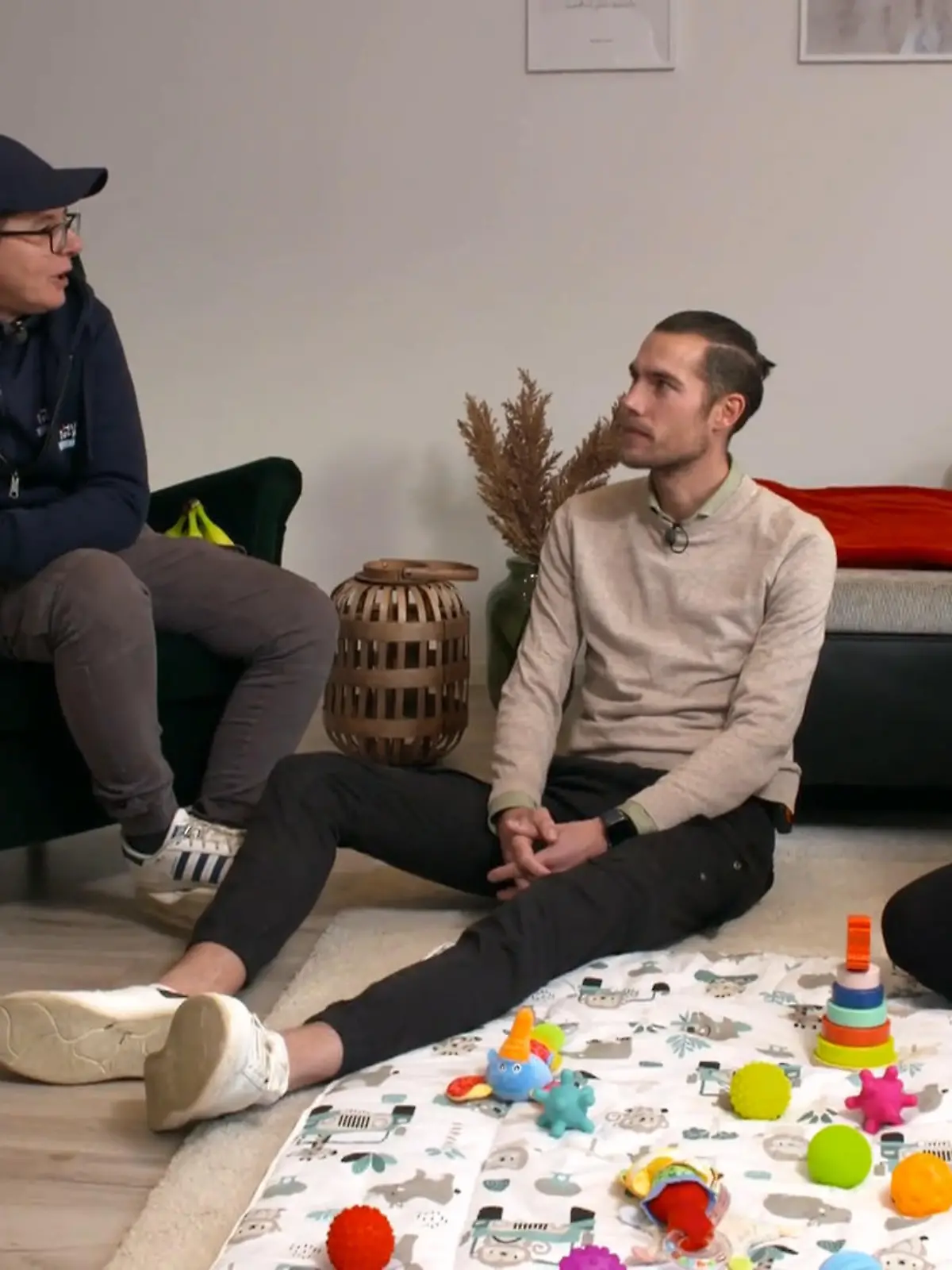 Bild zu: "Gustav muss auf das Baby vorbereitet werden"
