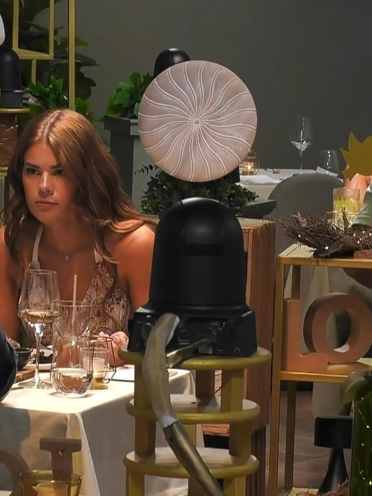 Bild zu: "Philipp und Kim: Sie sitzen im Restaurant - aber mit anderen Date-Partnern"