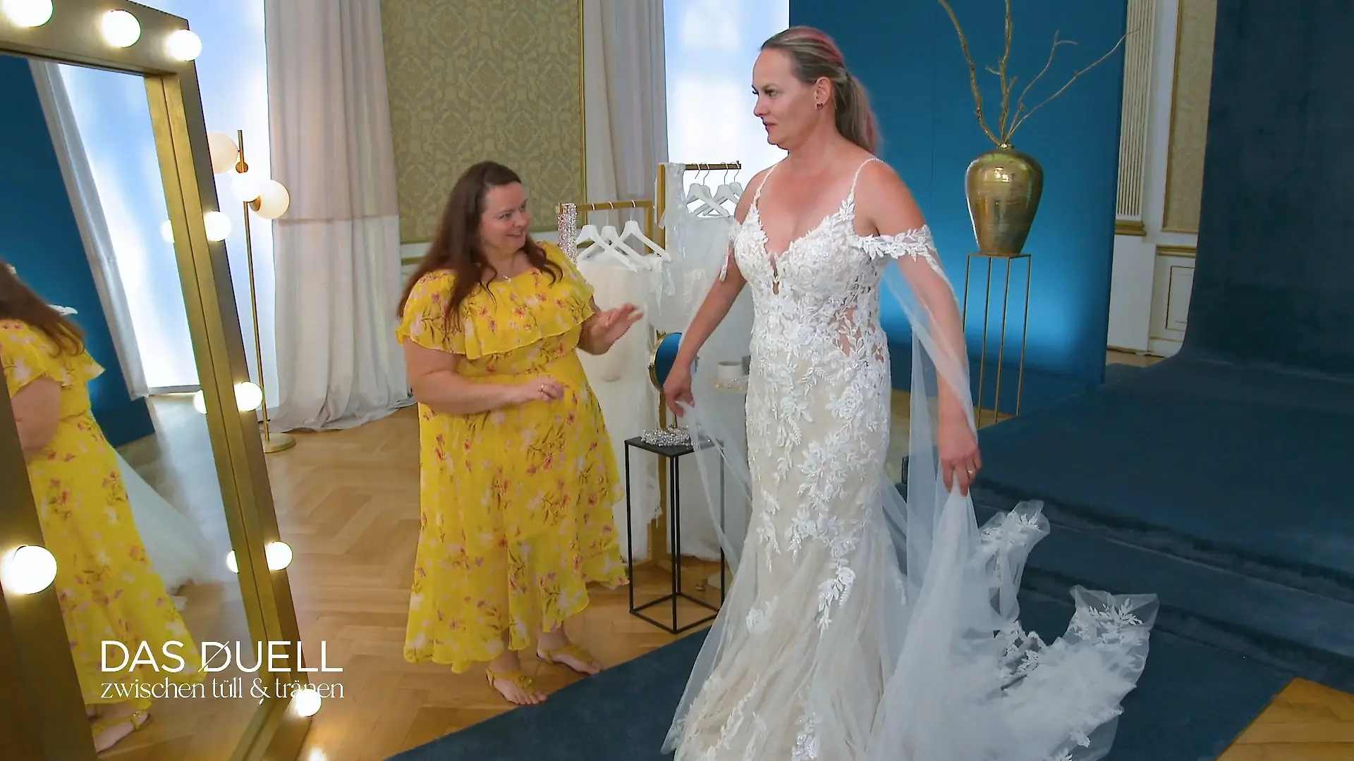 Manu darf die heutige Braut in das perfekte Kleid stecken Endlich ist es soweit