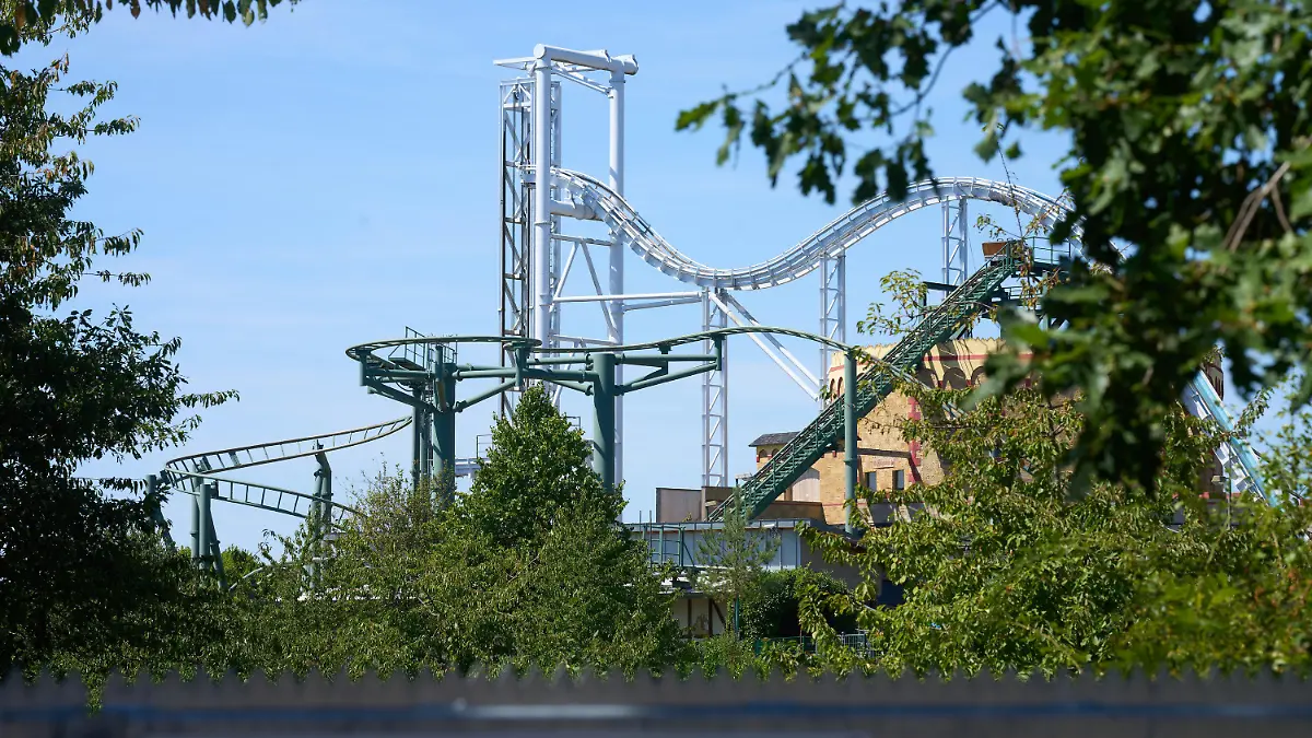 08.08.2022, Rheinland-Pfalz, Klotten: Nach einem tödlichen Unfall auf der Achterbahn ist der Wild- und Freizeitpark in Klotten geschlossen. Eine 57-jährige Frau wurde aus einer Gondel einer Achterbahn geschleudert und starb an den Folgen des Sturzes. Foto: Thomas Frey/dpa +++ dpa-Bildfunk +++