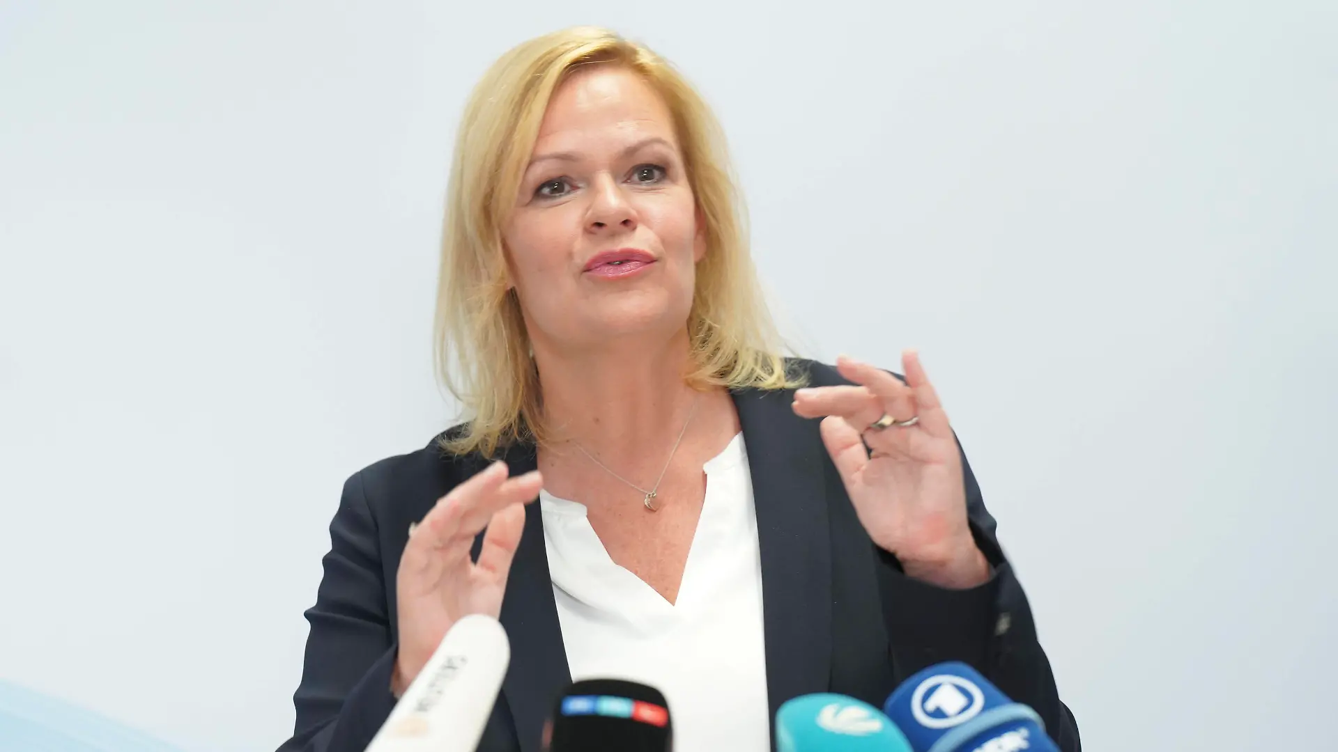 Bundesinnenministerin Faeser zu Besuch im BSI Aktuell, 08.08.2022, Bonn, Nancy Faeser die deutsche Innenministerin bei der Pressekonferenz nach ihrem Besuch des Bundesamt fuer Sicherheit in der Informationstechnik BSI Bonn Nordrhein-Westfalen Deutschland *** Federal Minister of the Interior Faeser to visit the BSI Current, 08 08 2022, Bonn, Nancy Faeser the German Minister of the Interior at the press conference after her visit to the Federal Office for Information Security BSI Bonn North Rhine Westphalia Germany