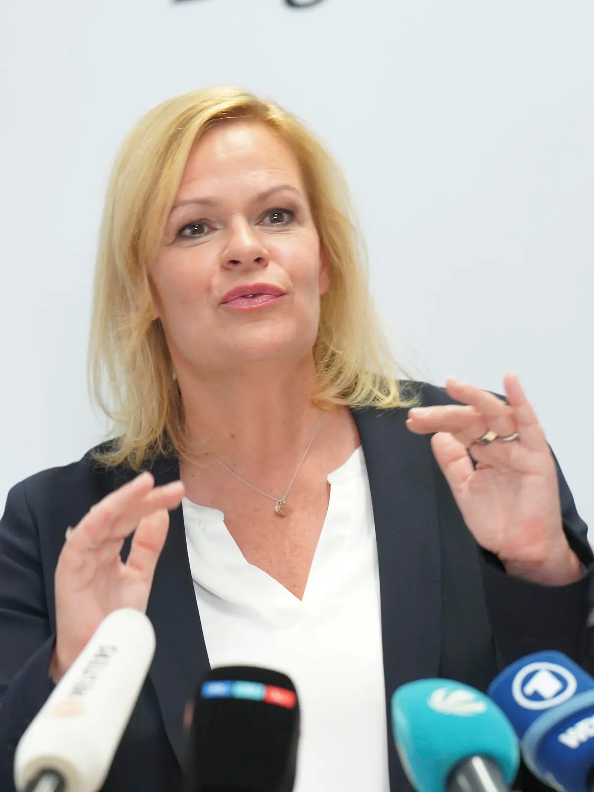  Bundesinnenministerin Faeser zu Besuch im BSI Aktuell, 08.08.2022, Bonn, Nancy Faeser die deutsche Innenministerin bei der Pressekonferenz nach ihrem Besuch des Bundesamt fuer Sicherheit in der Informationstechnik BSI Bonn Nordrhein-Westfalen Deutschland *** Federal Minister of the Interior Faeser to visit the BSI Current, 08 08 2022, Bonn, Nancy Faeser the German Minister of the Interior at the press conference after her visit to the Federal Office for Information Security BSI Bonn North Rhine Westphalia Germany