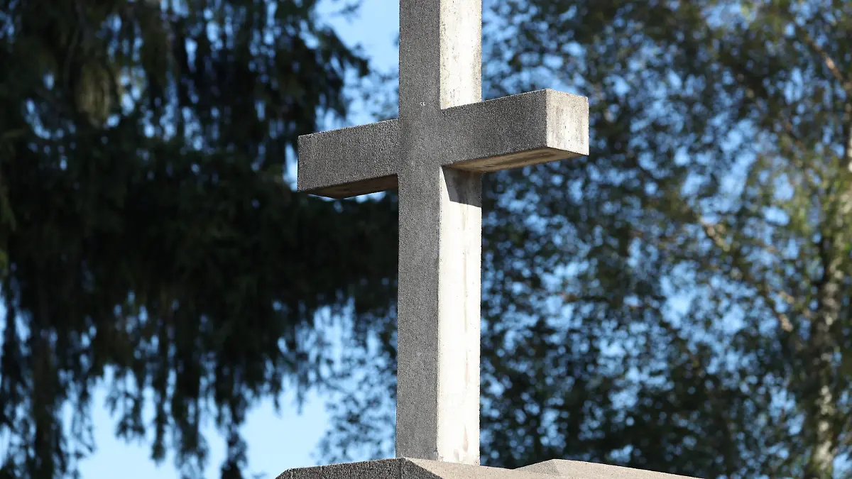 Thierry Larret/Maxppp. Edifice religieux. Croix en pierre Le 9 aout 2022, Saint-Genes-Champanelle (63)