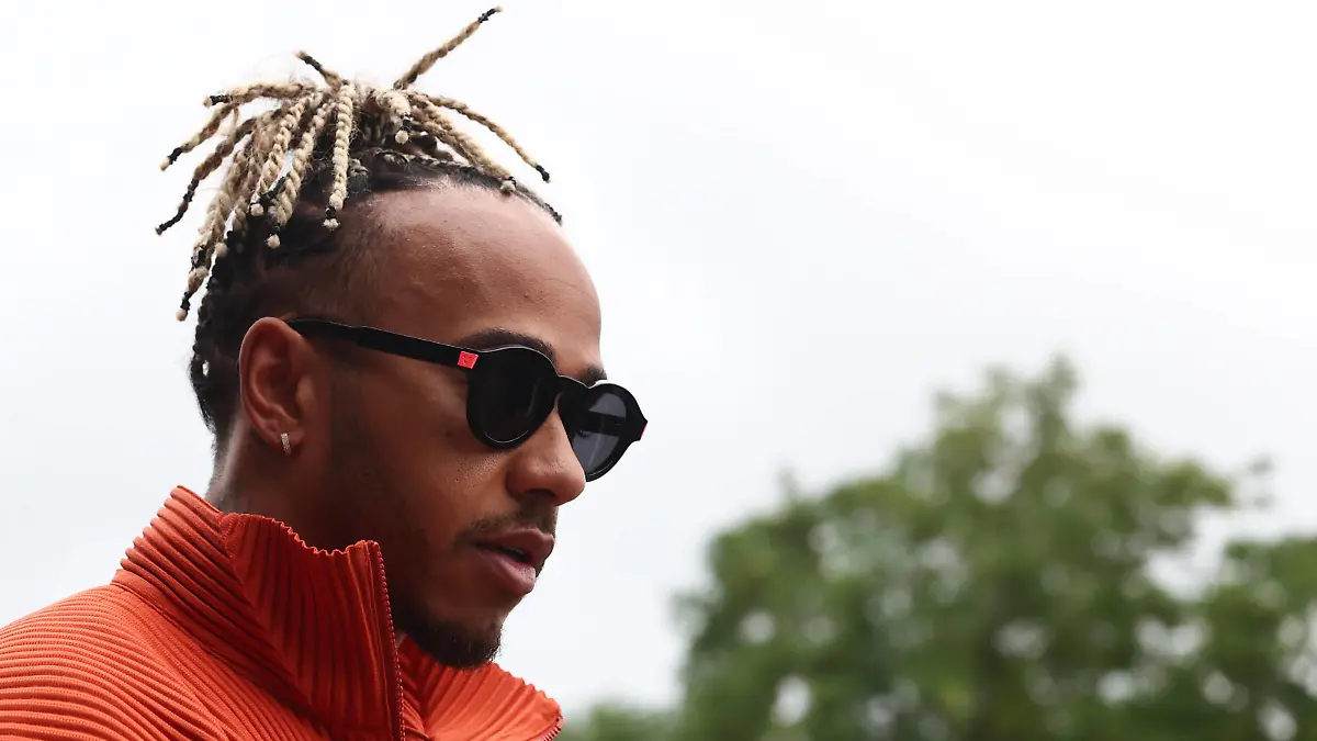 F1 Hungarian Grand Prix Lewis Hamilton of Mercedes arrives the circuit ahead of the Formula 1 Hungarian Grand Prix at Hungaroring in Budapest, Hungary on July 31, 2022. Budapest Hungary PUBLICATIONxNOTxINxFRA Copyright: xJakubxPorzyckix originalFilename:porzycki-f1hungar220731_np5GJ.jpg 