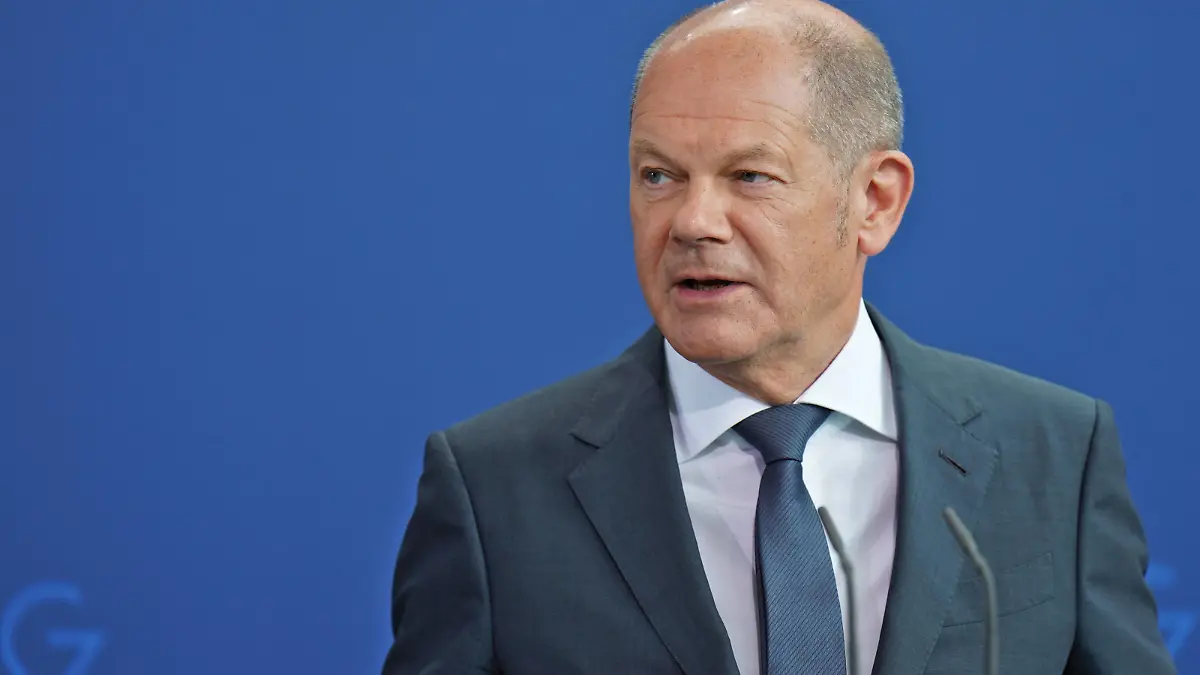 Bundeskanzler Olaf Scholz bei kurzfristig einberufener Pressekonferenz 22.7.2022 Kurzfristig einberufene Pressekonferenz des Bundeskanzlers zu aktuellen Fragen der Energiepolitik, Bundeskanzler gestikulierend Berlin Bundeskanzleramt Berlin GER *** Chancellor Olaf Scholz at press conference called at short notice 22 7 2022 Press conference called at short notice by the Chancellor on current energy policy issues, Chancellor gesticulating Berlin Federal Chancellery Berlin GER 