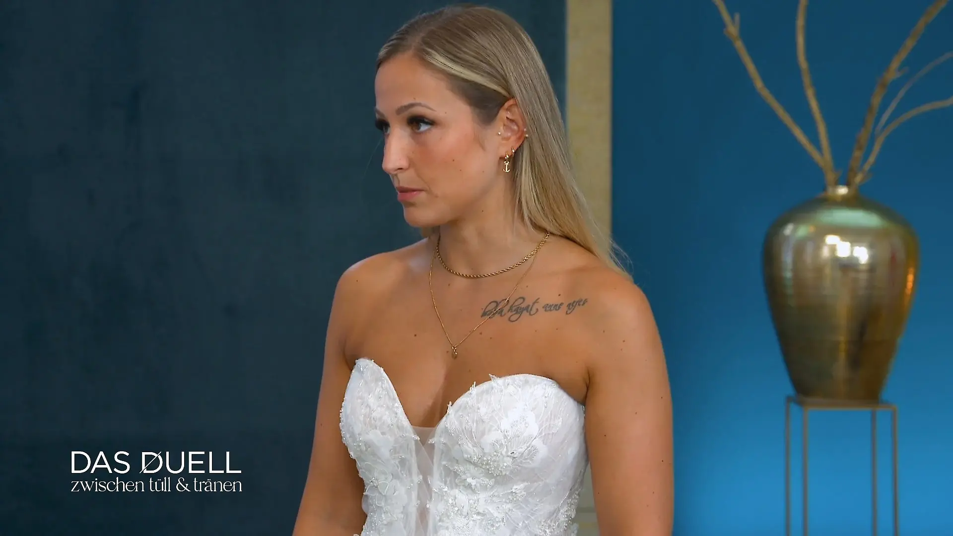 Wird sich die Braut überhaupt für ein Kleid begeistern? Meltems Pokerface