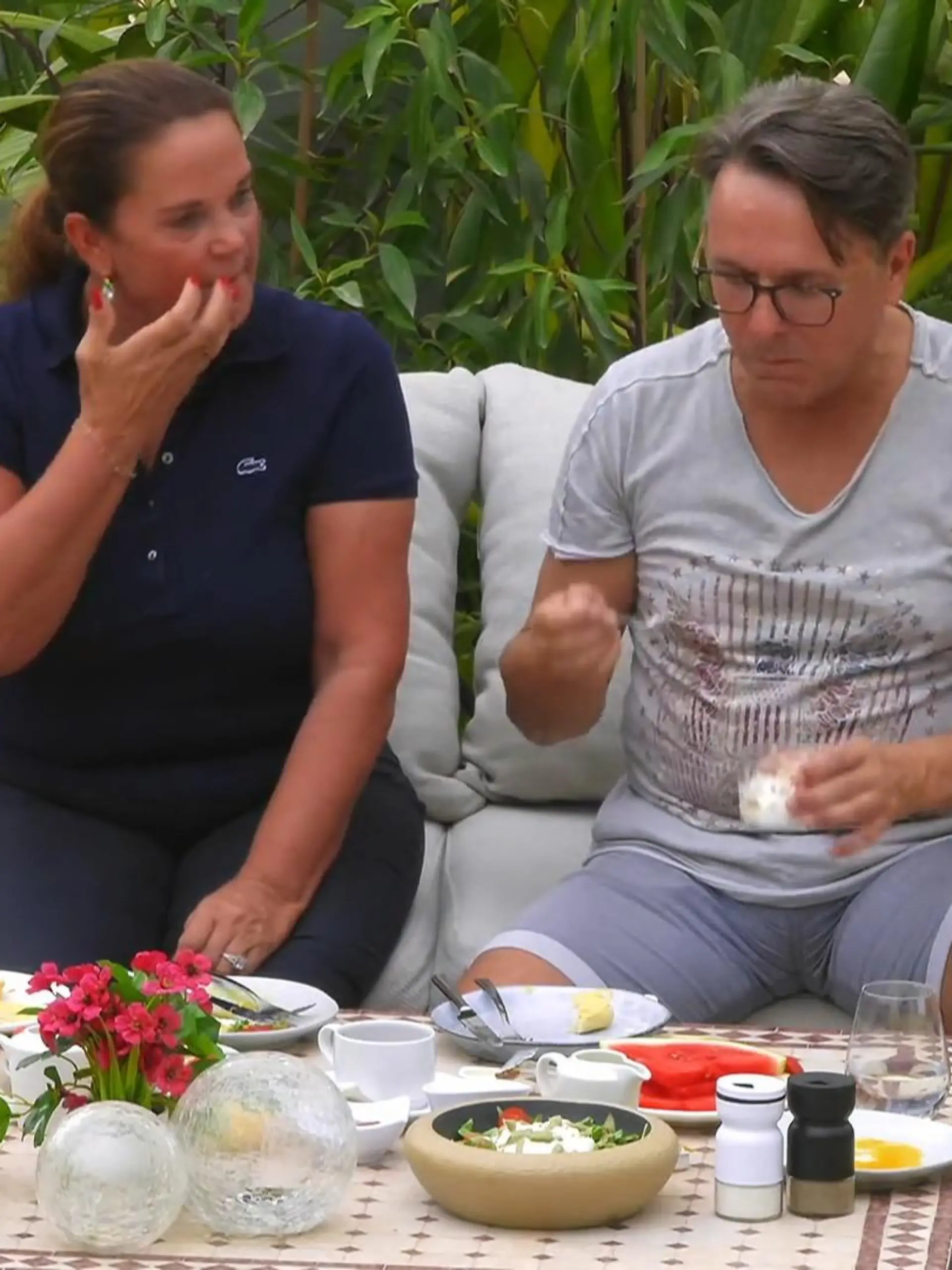 Bild zu: "Manuela und Peter sehen sich wieder"