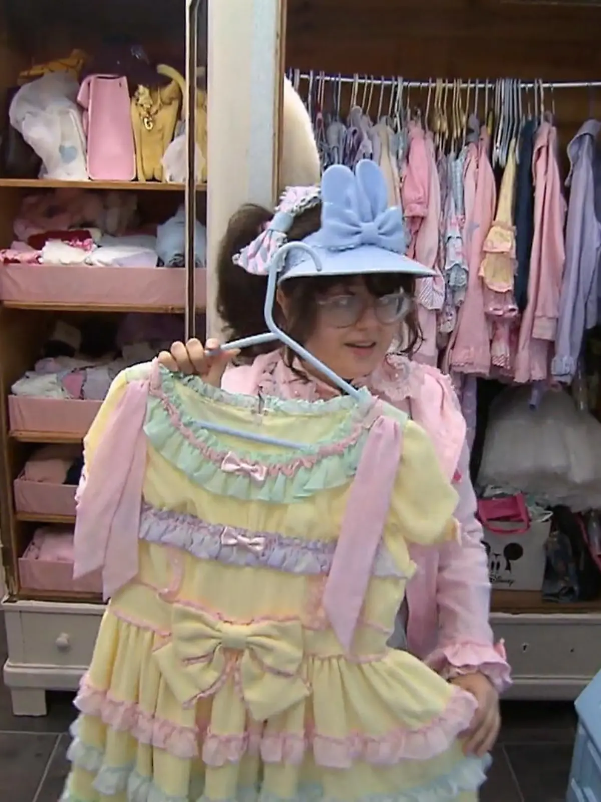 Bild zu: "Eli kleidet sich gerne im Lolita-Stil"