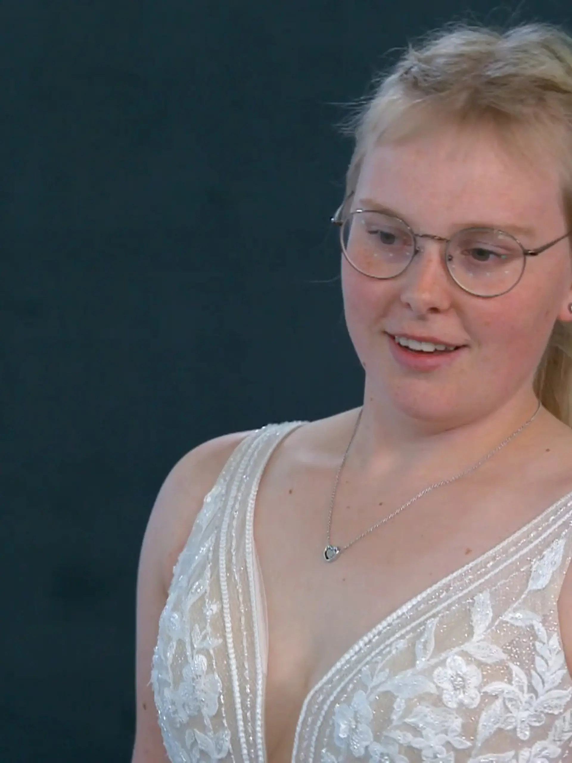 Bild zu: "Ist Braut Lina nicht begeistert?"