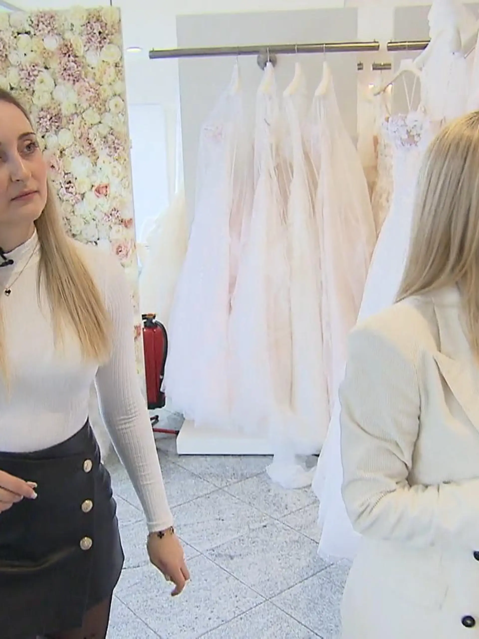 Bild zu: "Wird Braut Erika heute ihr Kleid finden?"