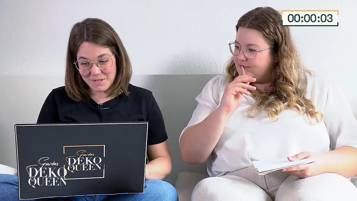 Lena nutzt jede Sekunde aus Online Shopping