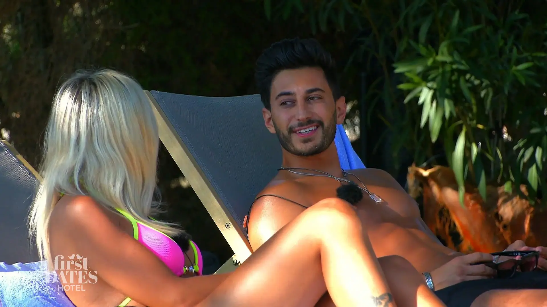 Ob´s bei Janine und Vincenzo wirklich passt? Erstes Beschnuppern am Pool