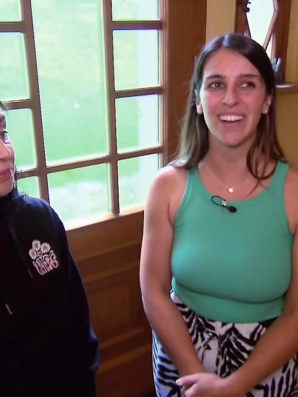 Bild zu: "Laura und Selina kennen sich seit der Grundschule"