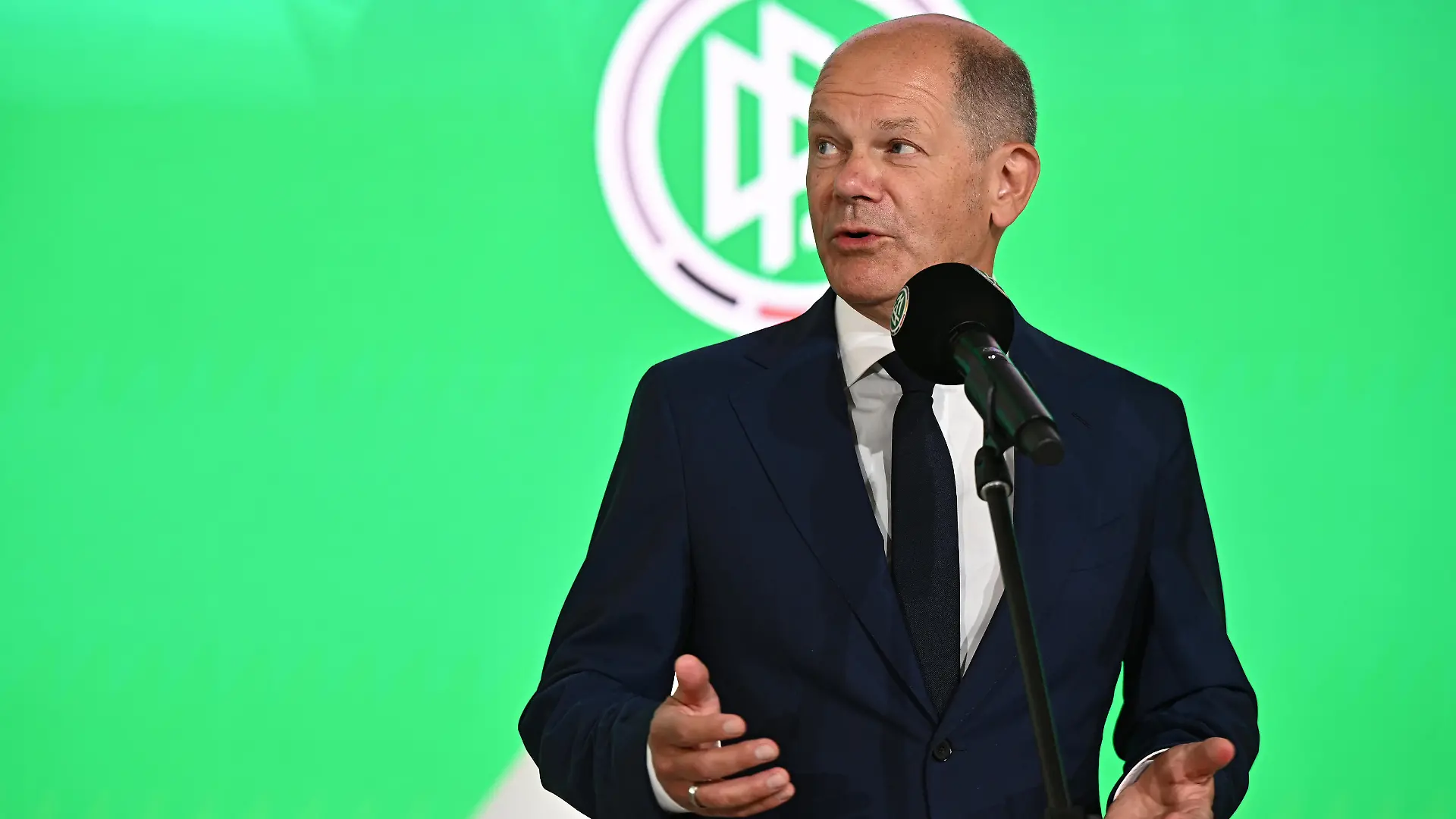 FRANKFURT AM MAIN, GERMANY - AUGUST 09: German Chancellor Olaf Scholz and DFB President Bernd Neuendorf speak to the media during a visit of the chancellor at DFB-Campus on August 09, 2022 in Frankfurt am Main, Germany. (Photo by Alexander Scheuber/Getty Images)