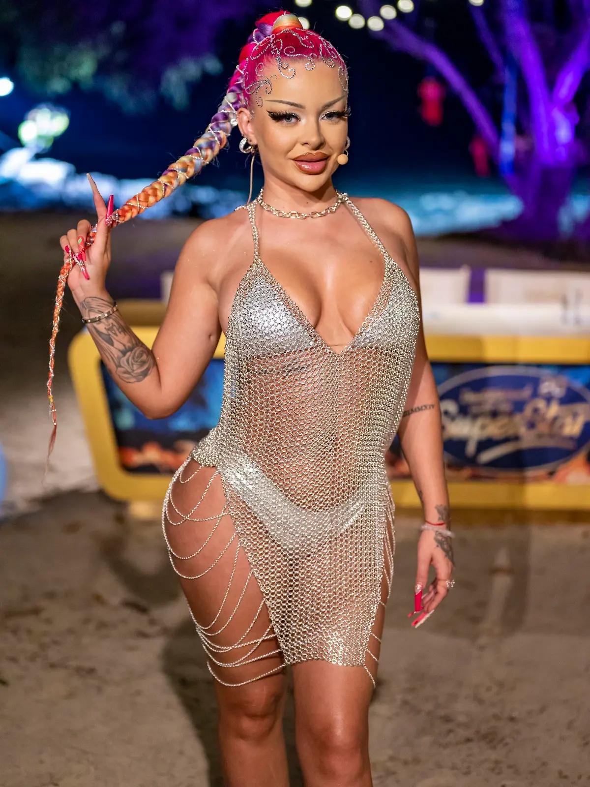 Jurymitglied Katja Krasavice beim Recall-Finale in Thailand auf Coconut Island.

Die Verwendung des sendungsbezogenen Materials ist nur mit dem Hinweis und Verlinkung auf RTL+ gestattet.