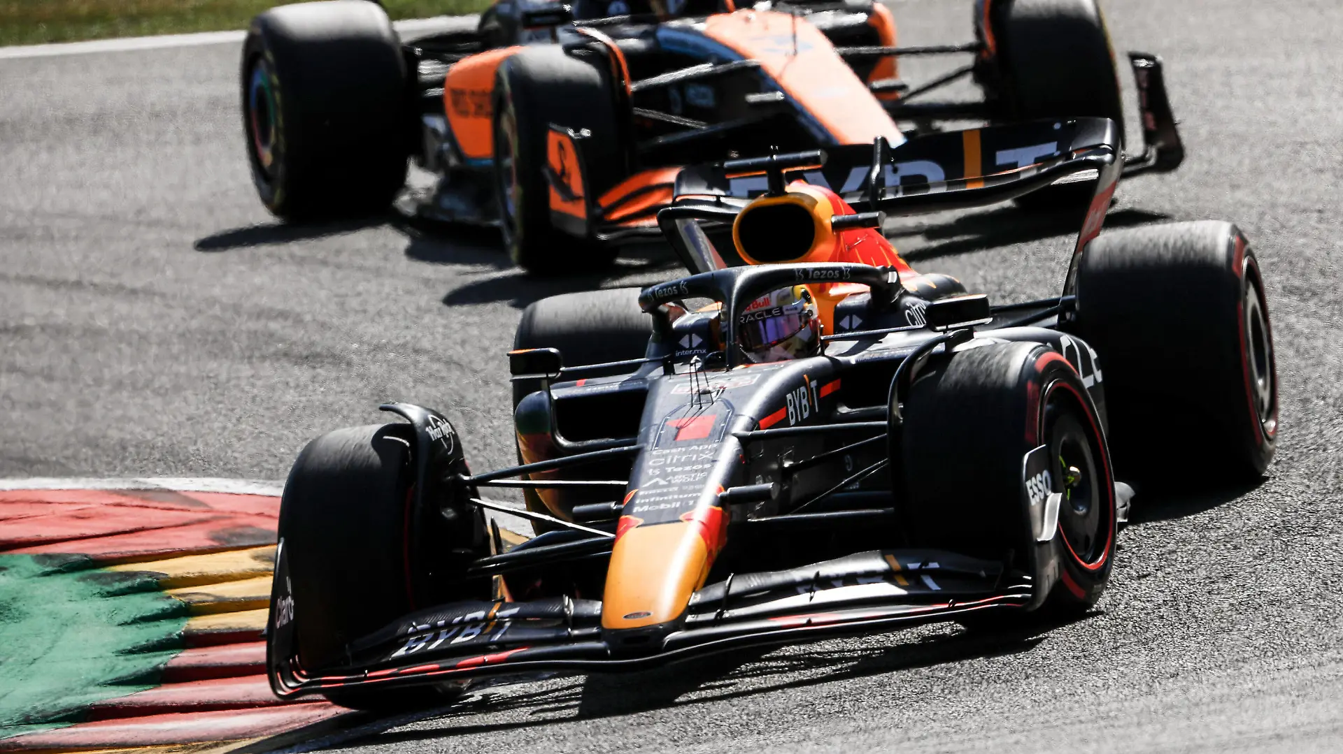 01 VERSTAPPEN Max nld, Red Bull Racing RB18, action 03 RICCIARDO Daniel aus, McLaren F1 Team MCL36, action during the Formula 1 Rolex Belgian Grand Prix 2022, 14th round of the 2022 FIA Formula One World Championship, WM, Weltmeisterschaft from August 26 to 28, 2022 on the Circuit de Spa-Francorchamps, in Francorchamps, Belgium - F1 - BELGIAN GRAND PRIX 2022 - RACE DPPI/Panoramic PUBLICATIONxNOTxINxFRAxITAxBEL _V2_2729