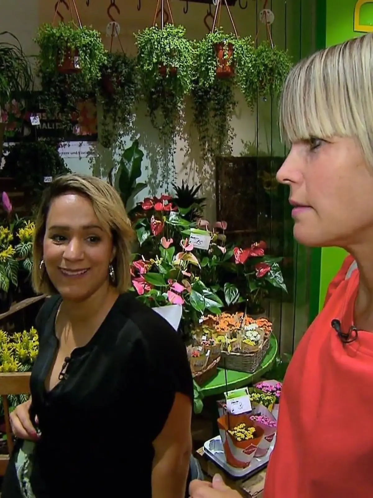 Bild zu: "Für Najla und Katrin geht es in die letzten Läden."