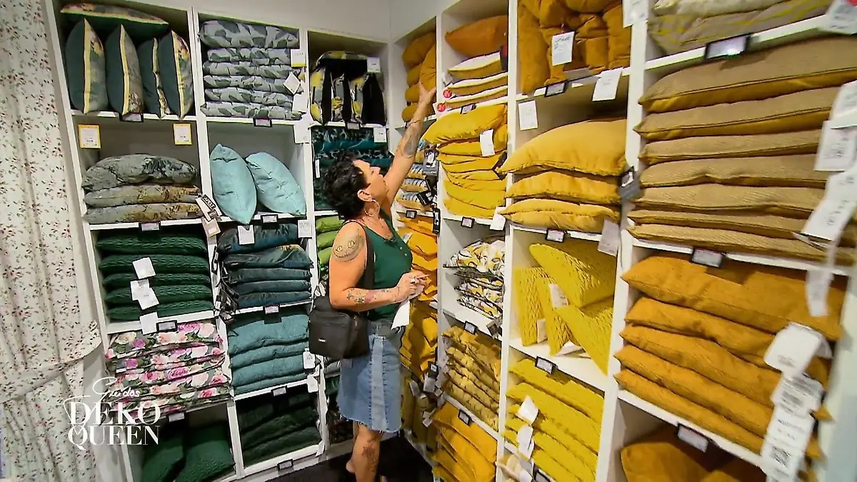 Marions Vorgaben: Polster-Bank und Polster-Wand Los geht ans Shopping