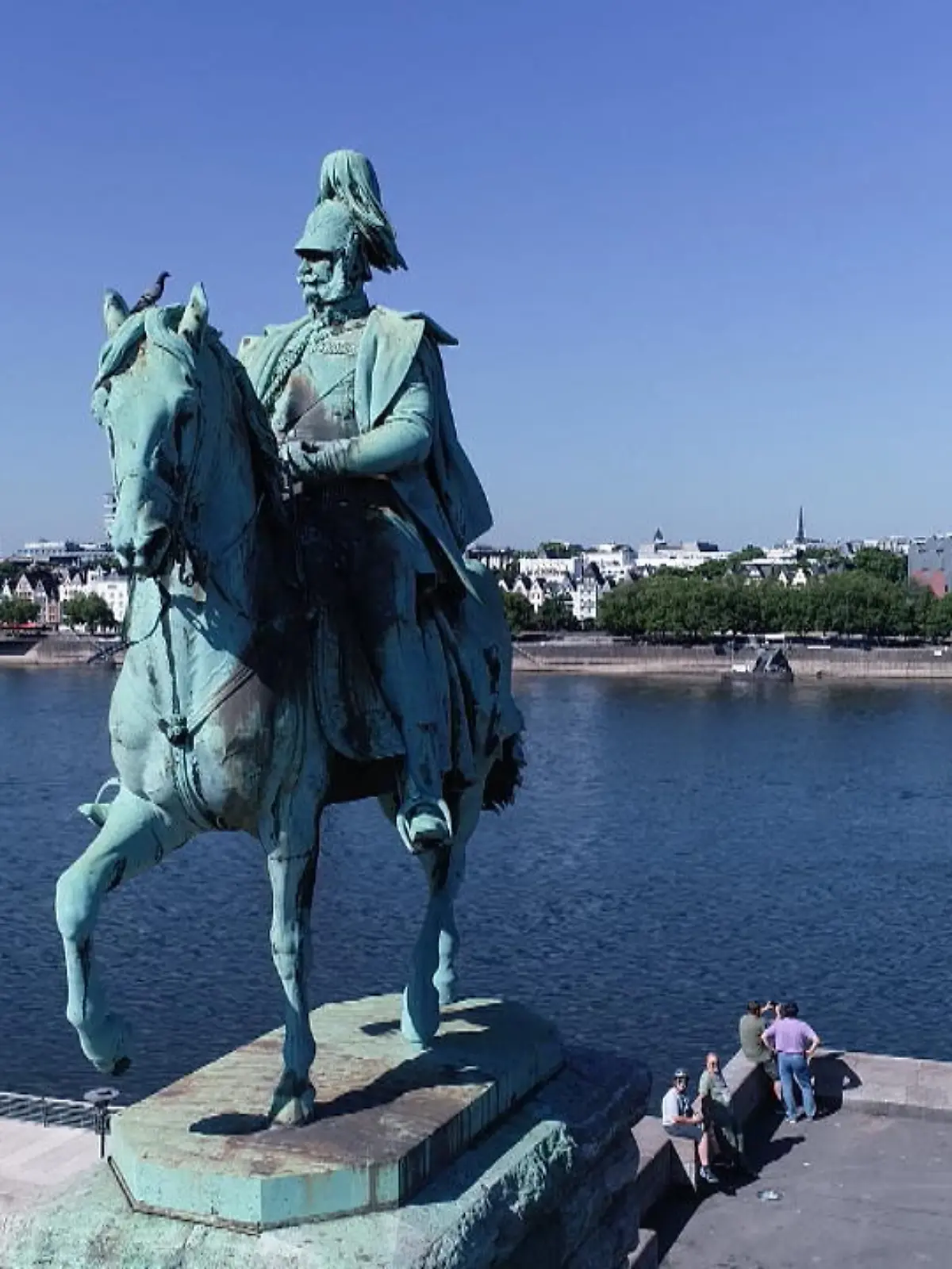 Wie soll die Stadt Köln mit ihrem Kolonialerbe umgehen? Ein möglicher Vorschlag eines neuen Expertengremiums: Denkmäler abreißen, wie zum Beispiel das von Kaiser Wilhelm I. in Deutz. Eine Diskussion, die viele Städte in NRW aktuell beschäftigt.