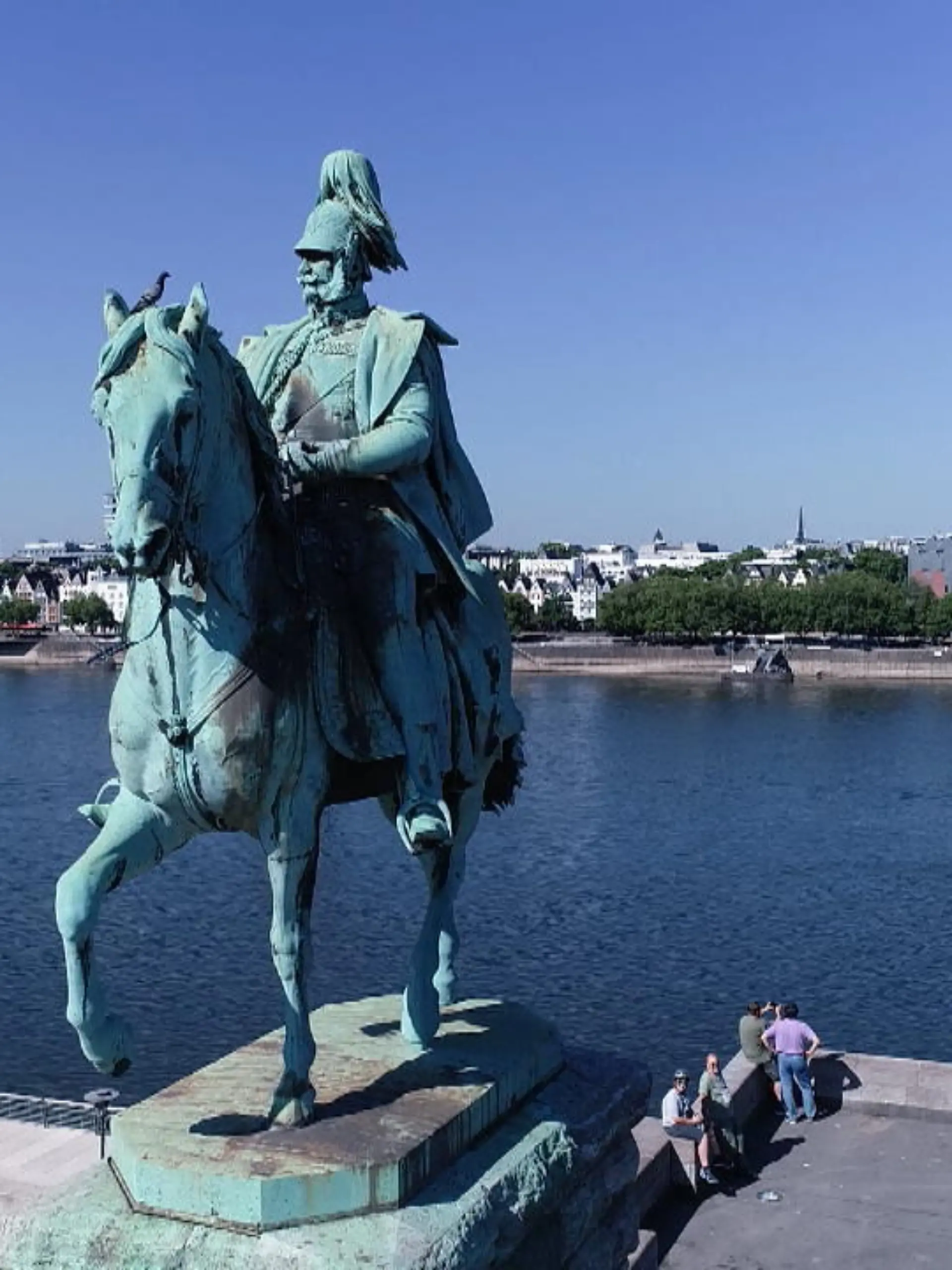 Wie soll die Stadt Köln mit ihrem Kolonialerbe umgehen? Ein möglicher Vorschlag eines neuen Expertengremiums: Denkmäler abreißen, wie zum Beispiel das von Kaiser Wilhelm I. in Deutz. Eine Diskussion, die viele Städte in NRW aktuell beschäftigt.