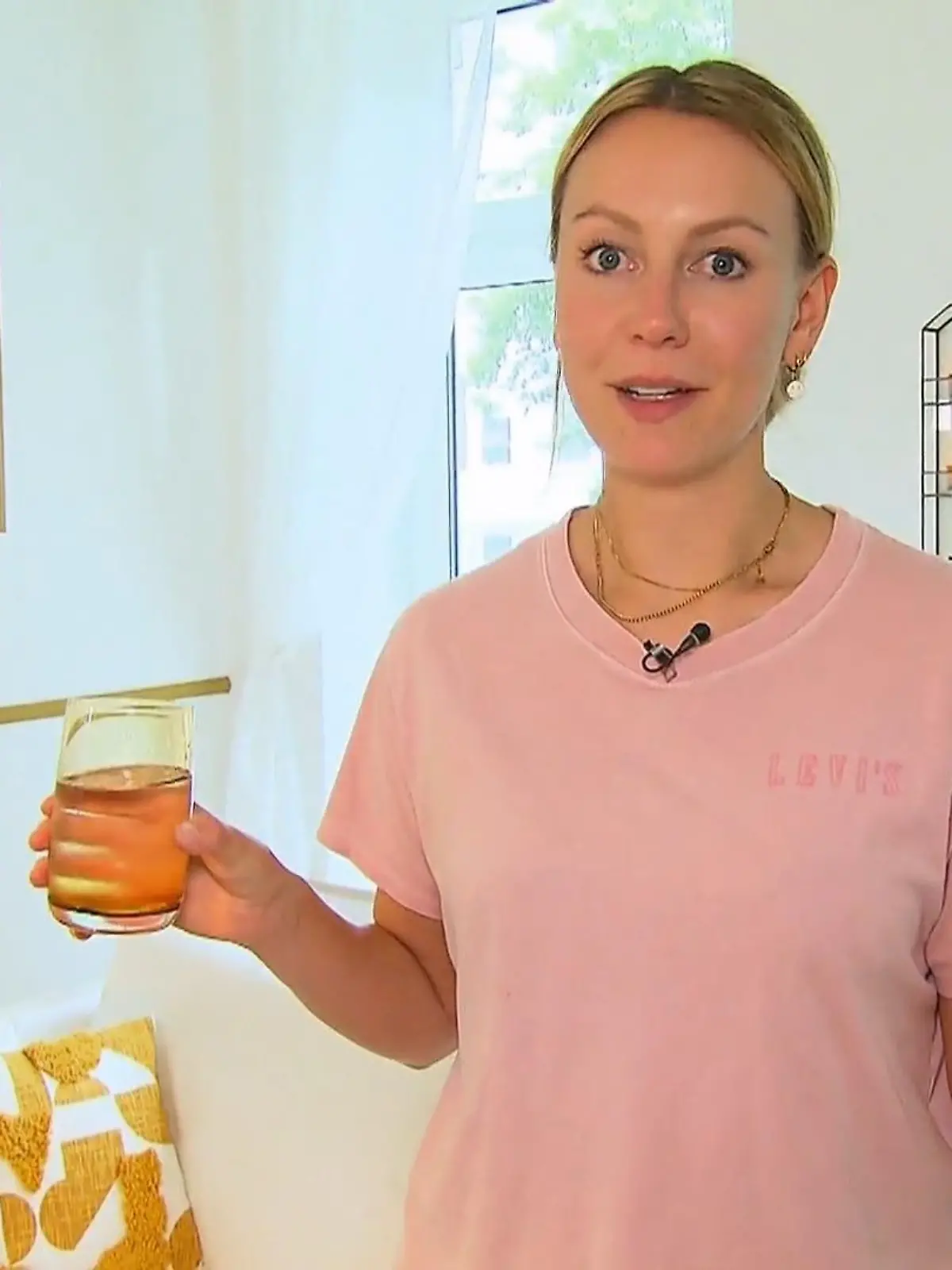 Bild zu: "Wie begeistert sind die anderen vom neuen Wohnzimmer?"