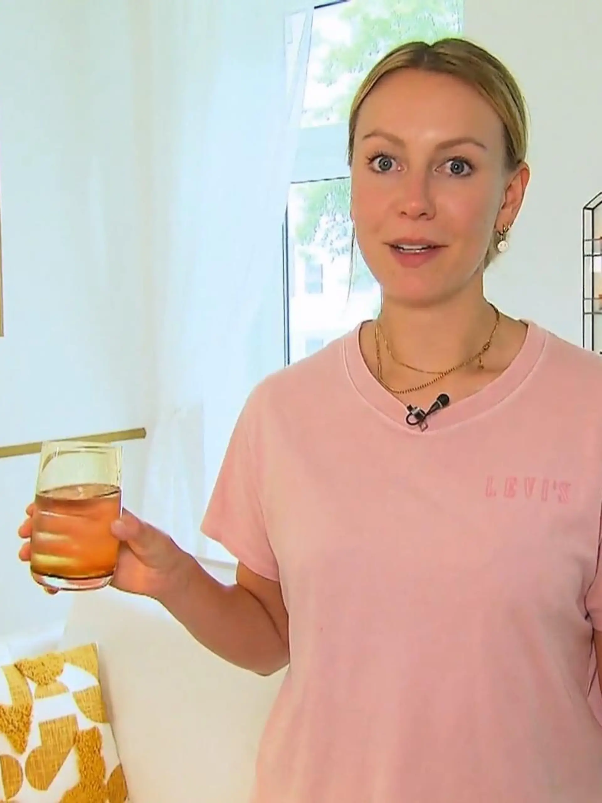 Bild zu: "Zwei glasige Herzkammern im Wohnzimmer"