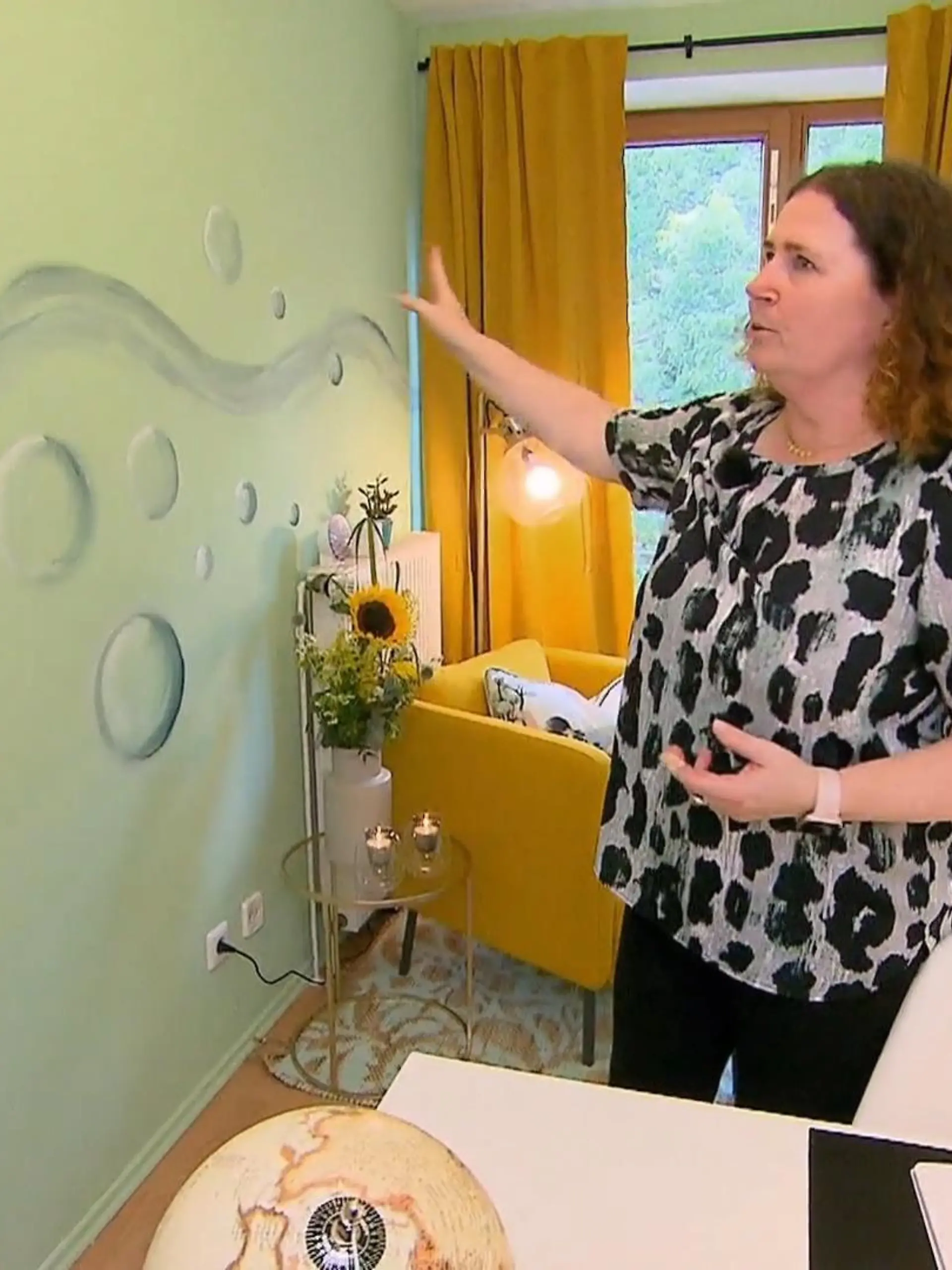 Bild zu: "Katrin darf sich als vierte Kandidatin der Woche am Umstyling versuchen"