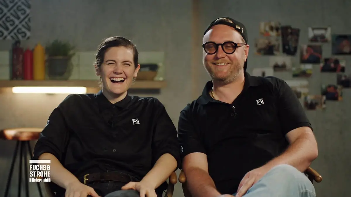 Viktoria Fuchs und Max Strohe übernehmen für Tim und Steffen Schichtwechsel beim Lieferservice