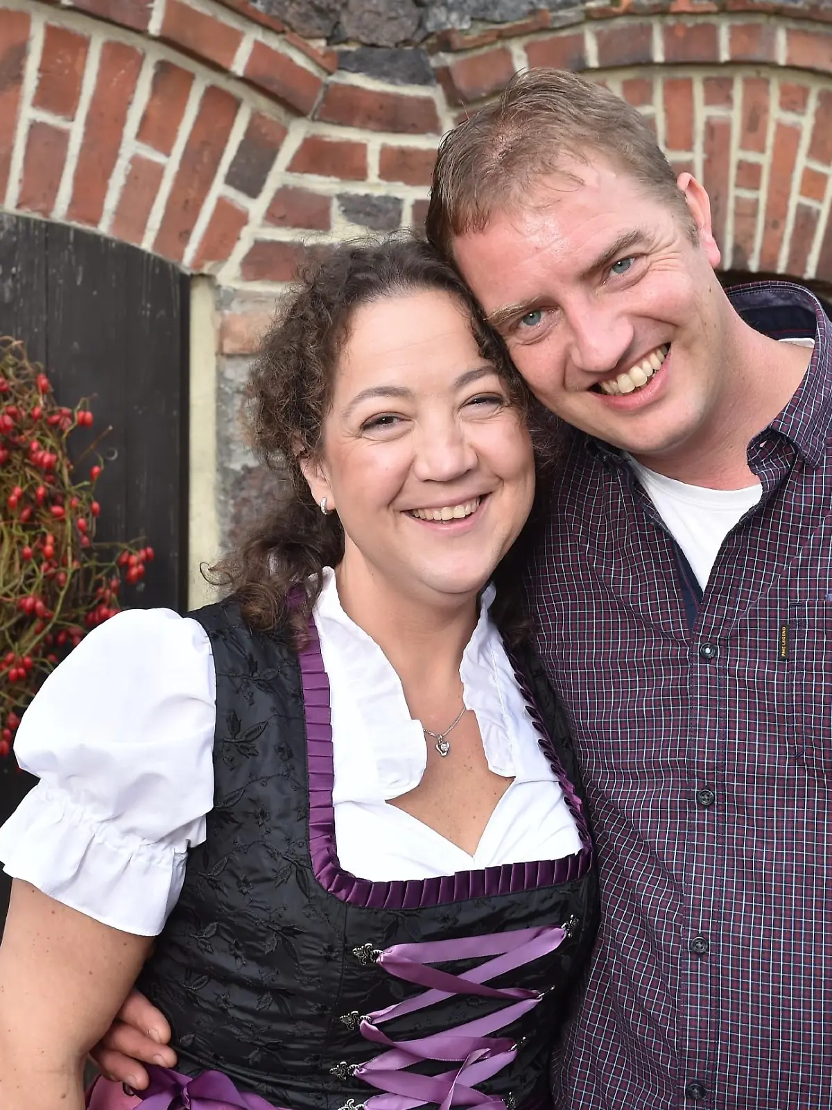 Der treue Traktorfan Bernhard "Benny" (42) aus dem Südschwarzwald, Baden-Württemberg und seine Nadine (41, Kindergärtnerin).