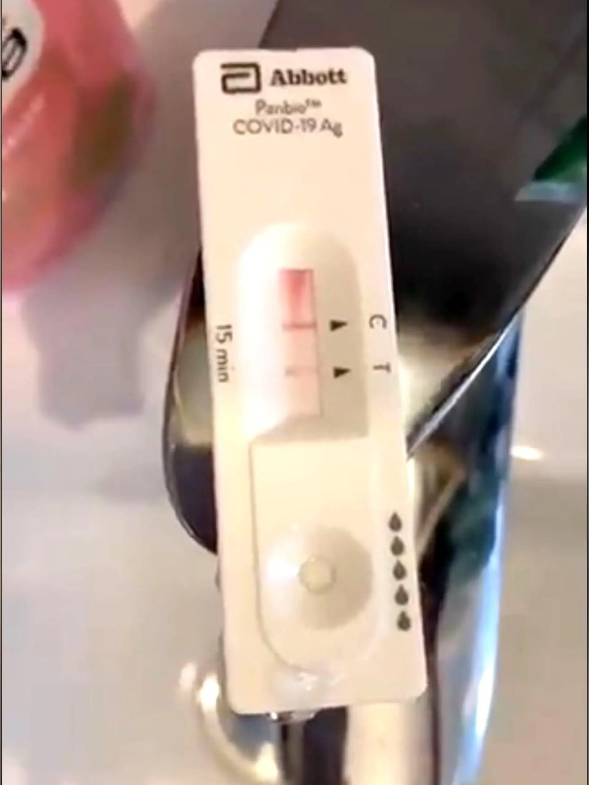 Corona-Test ist nach Kontakt mit Leitungswasser positiv.