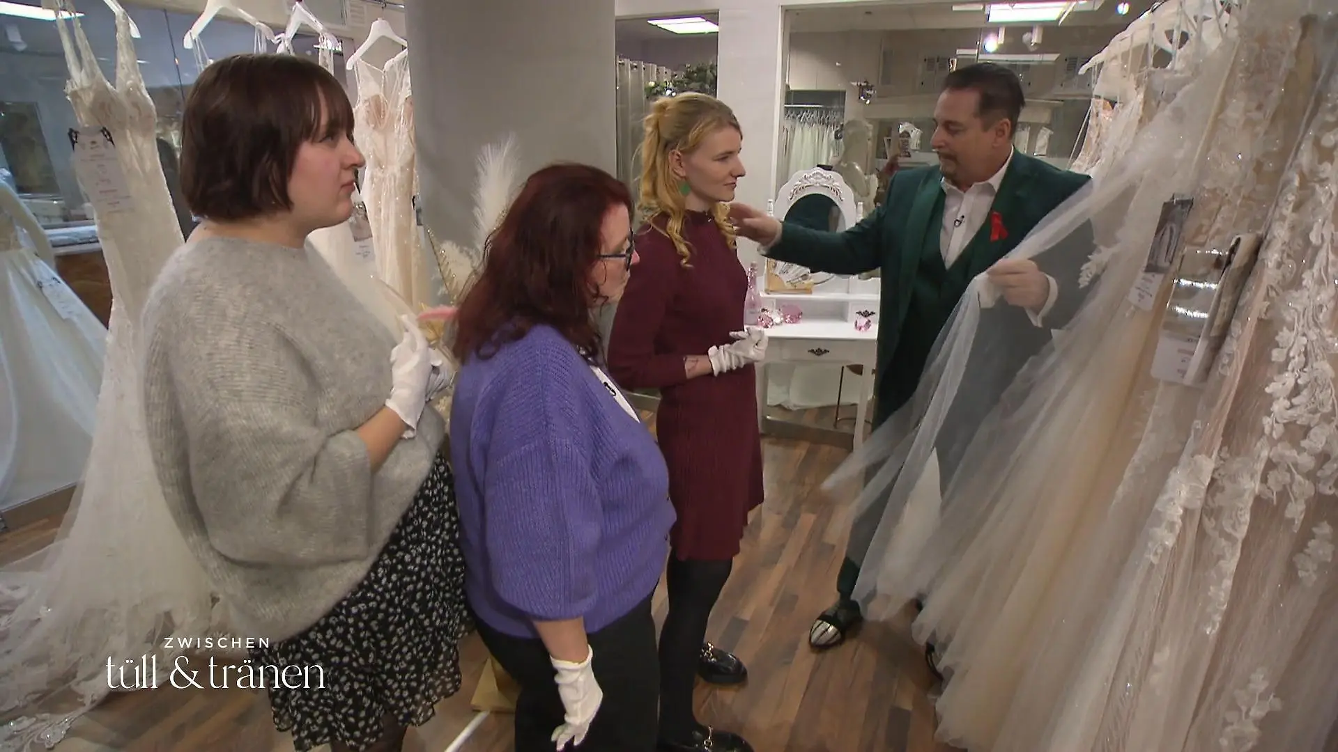 Ein "konservativ sexy" Kleid für Abigail Auf der Suche