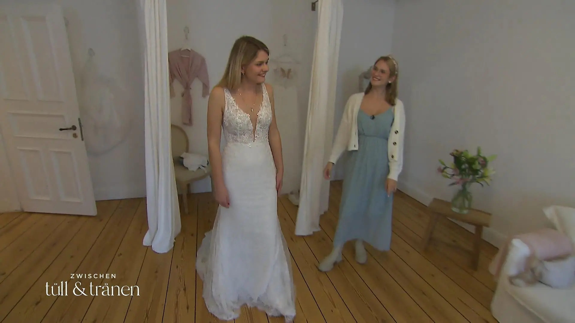 Wird Lisa heute ihr Traumkleid finden? Überzeugend?