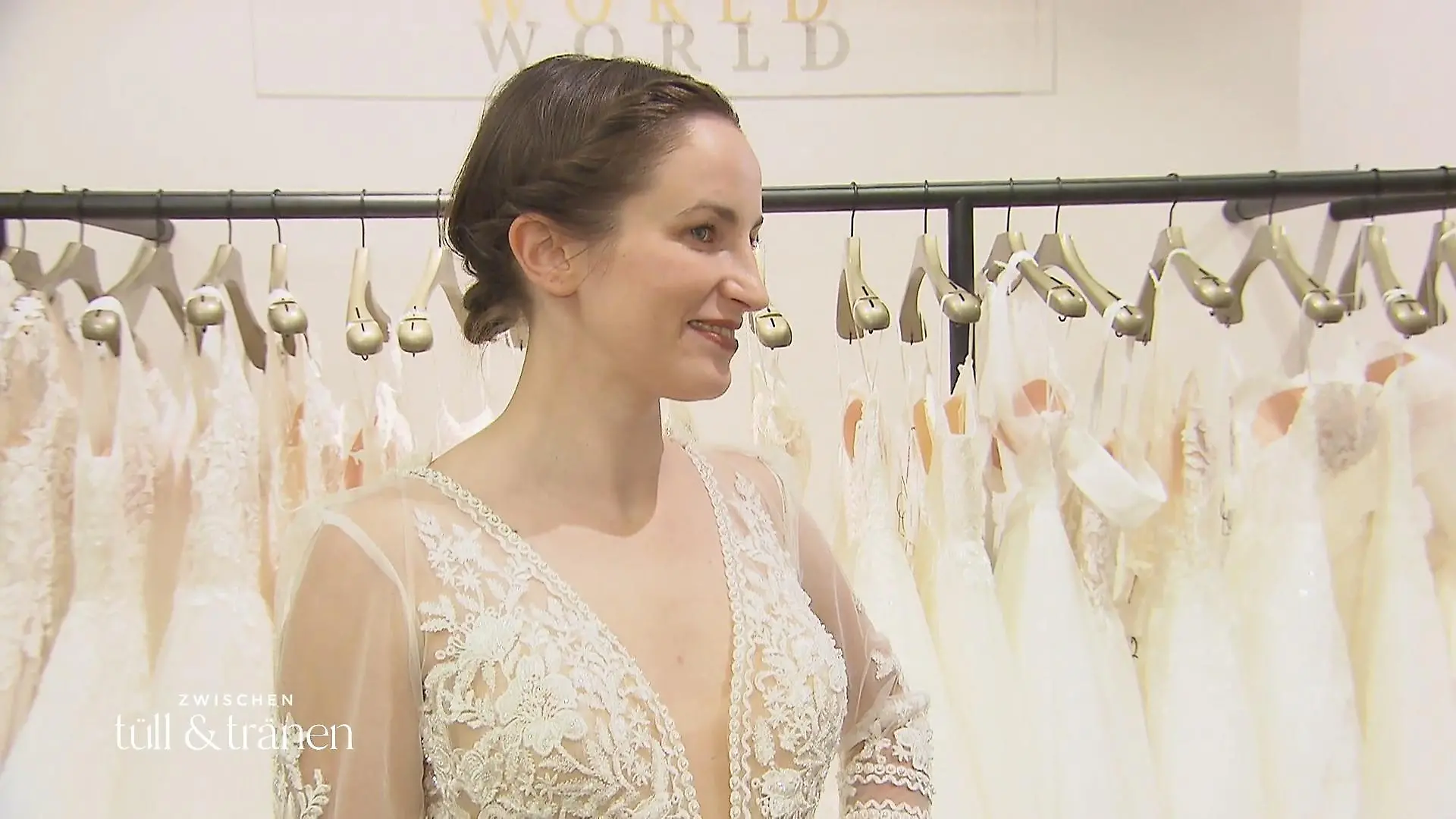 Braut Caroline im Boho-Dress Sie strahlt
