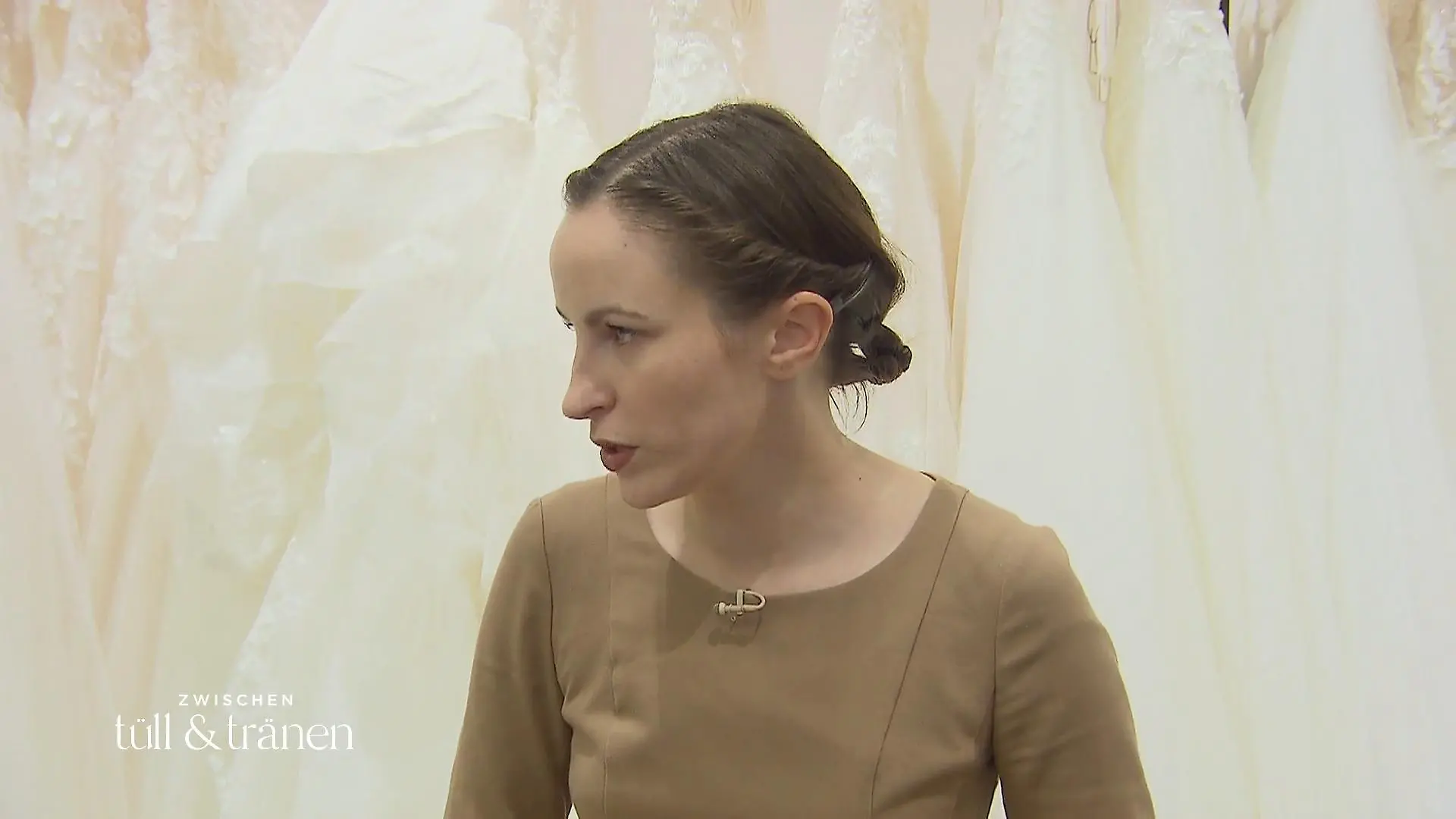 Braut Caroline wünscht sich ein figurbetontes Kleid Brautkleidsuche