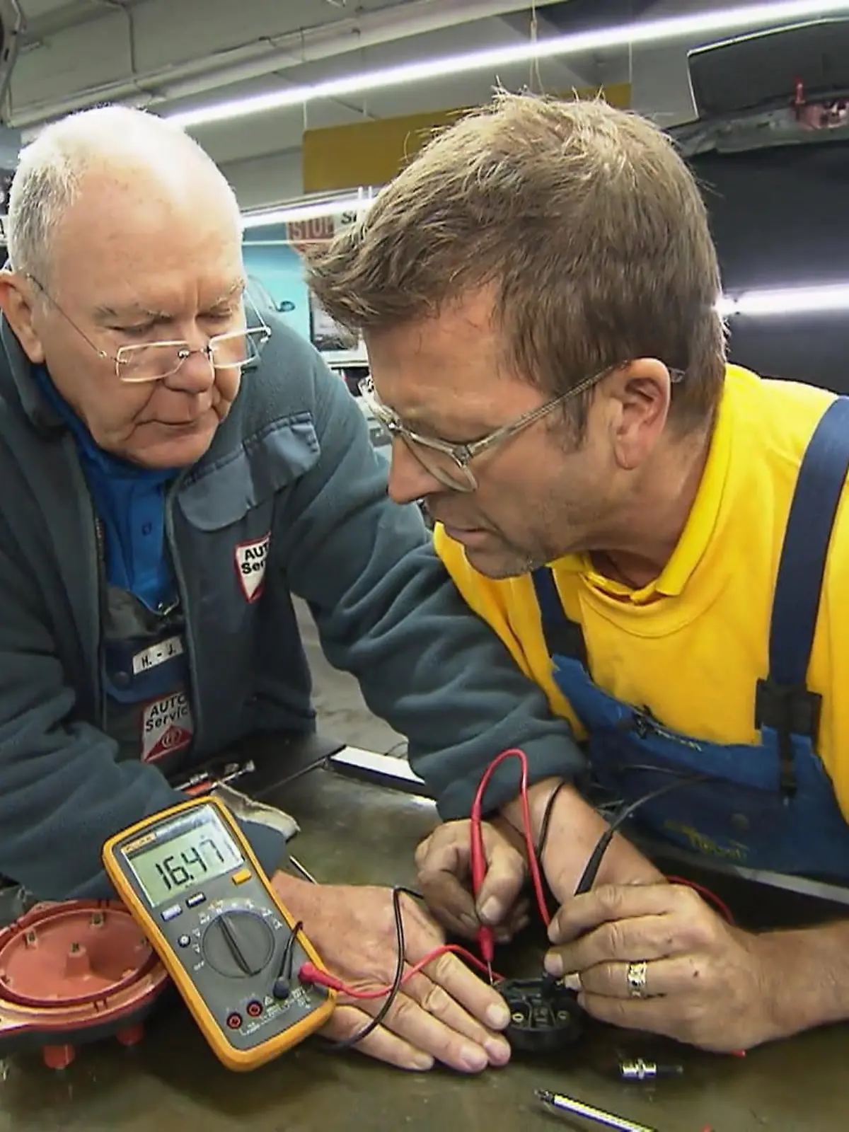 Bild zu: "Zu hoher Widerstand - Der Zündverteiler muss raus"