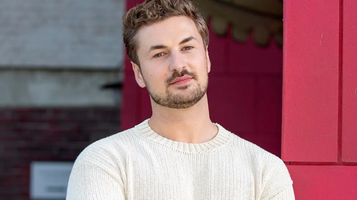 Nicolas Puschmann beim Fototermin am Set der RTL TV-Serie Unter uns in den MMC-Studios in Ossendorf. Köln, 07.09.2021 *** Nicolas Puschmann at the photo session on the set of the RTL TV series Unter uns at the MMC Studios in Ossendorf Cologne, 07 09 2021 Foto:xR.xSchmiegeltx/xFuturexImage 