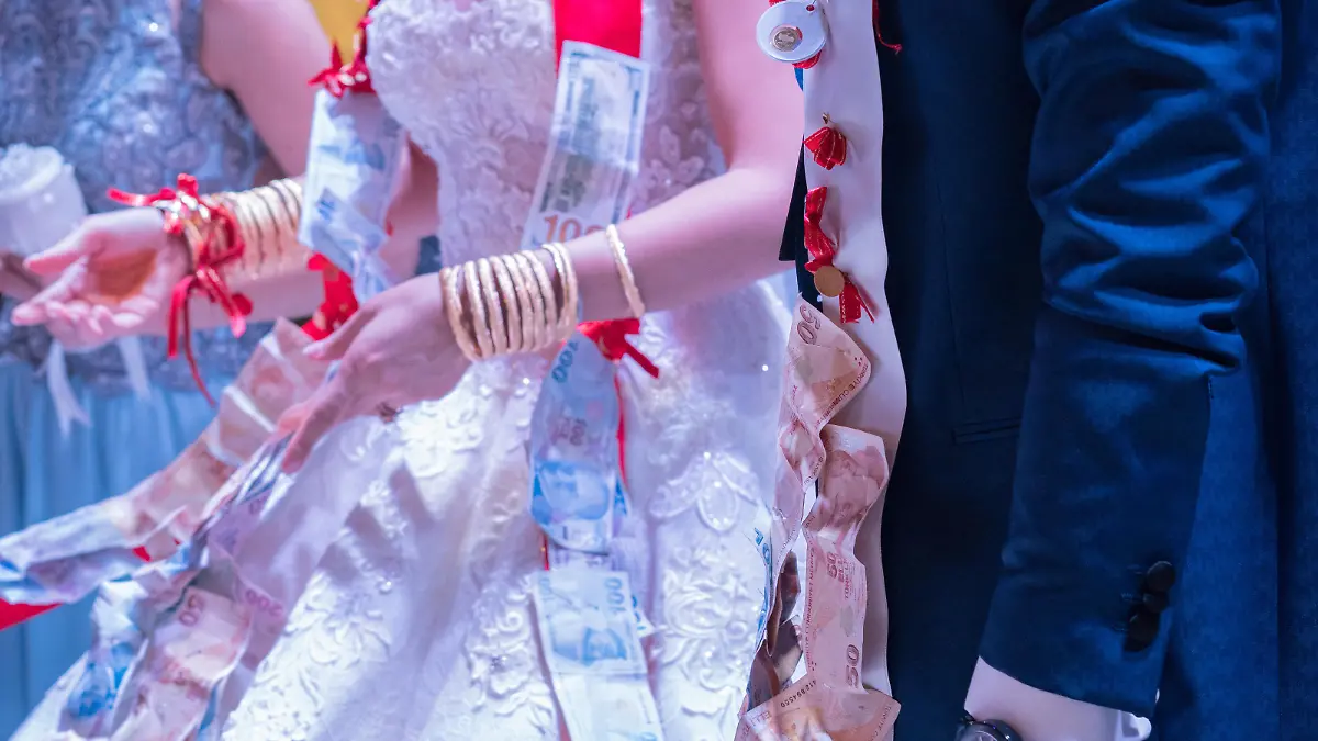 Traditional Türkish wedding jewelery ceremony