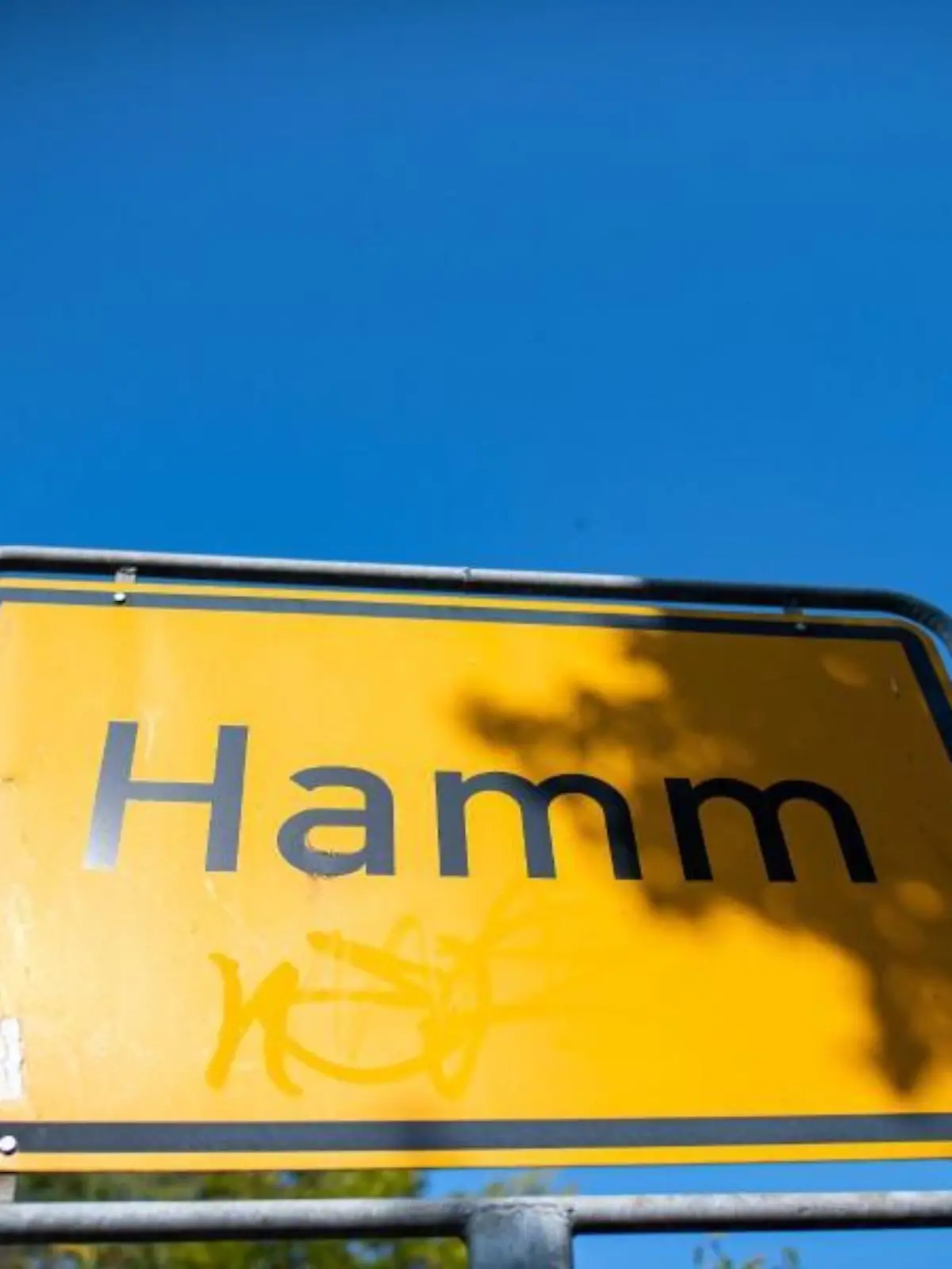 Das Ortsschild von Hamm steht am Ortseingang