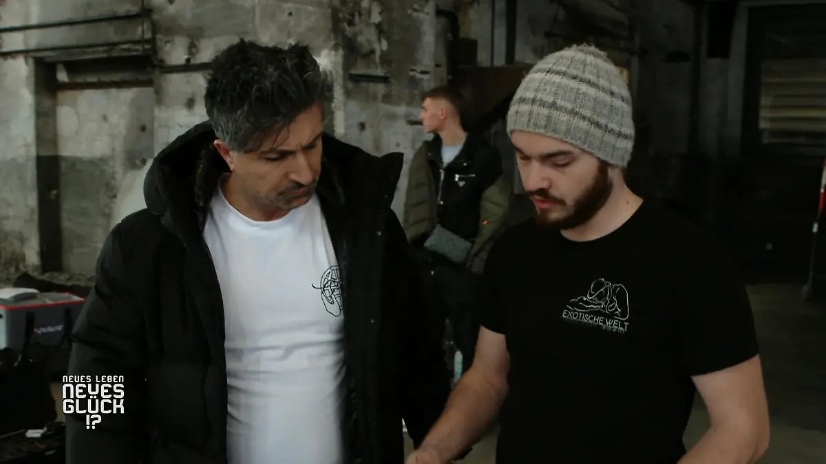 Chico hat eine Rolle in einem Musikvideo Showbusiness