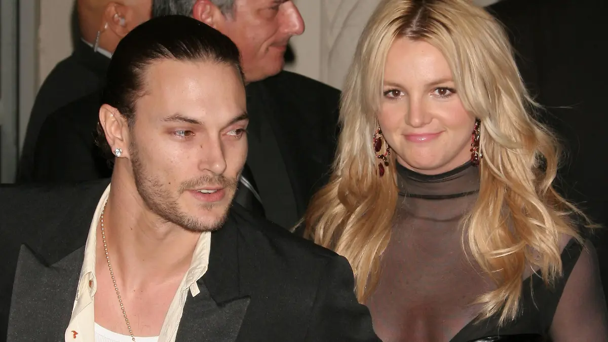 Oct 01, 2007 - Los Angeles, CA, USA - Singer BRITNEY SPEARS has temporarily lost custody of her two children. A judge ordered Spears to hand over custody of her sons to her ex-husband Kevin Federline on Wednesday stating that Federline will take custody of two-year-old Sean Preston and one-year-old Jayden James until further order of the court. PICTURED: Feb 08, 2006 - Los Angeles, CA, USA - Singer BRITNEY SPEARS and KEVIN FEDERLINE arriving to the Sony BMG Post Grammy Party held at The Tropicana Bar in the Hollywood Roosevelt Hotel. PUBLICATIONxINxGERxSUIxAUTxONLY - ZUMAf05_ 20060208_apf_f05_001 Copyright: xPaulxFentonx  