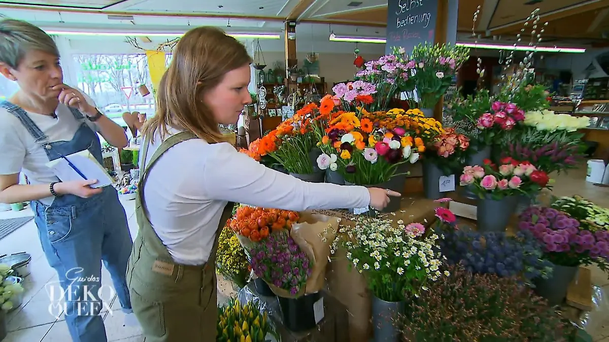 Farbenfroh: Sharon im Blumenfieber